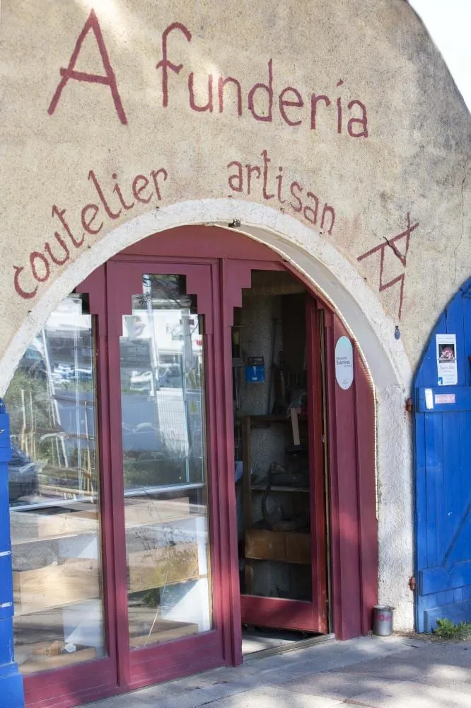 L’entrée de l’atelier A Funderia, coutelier artisan