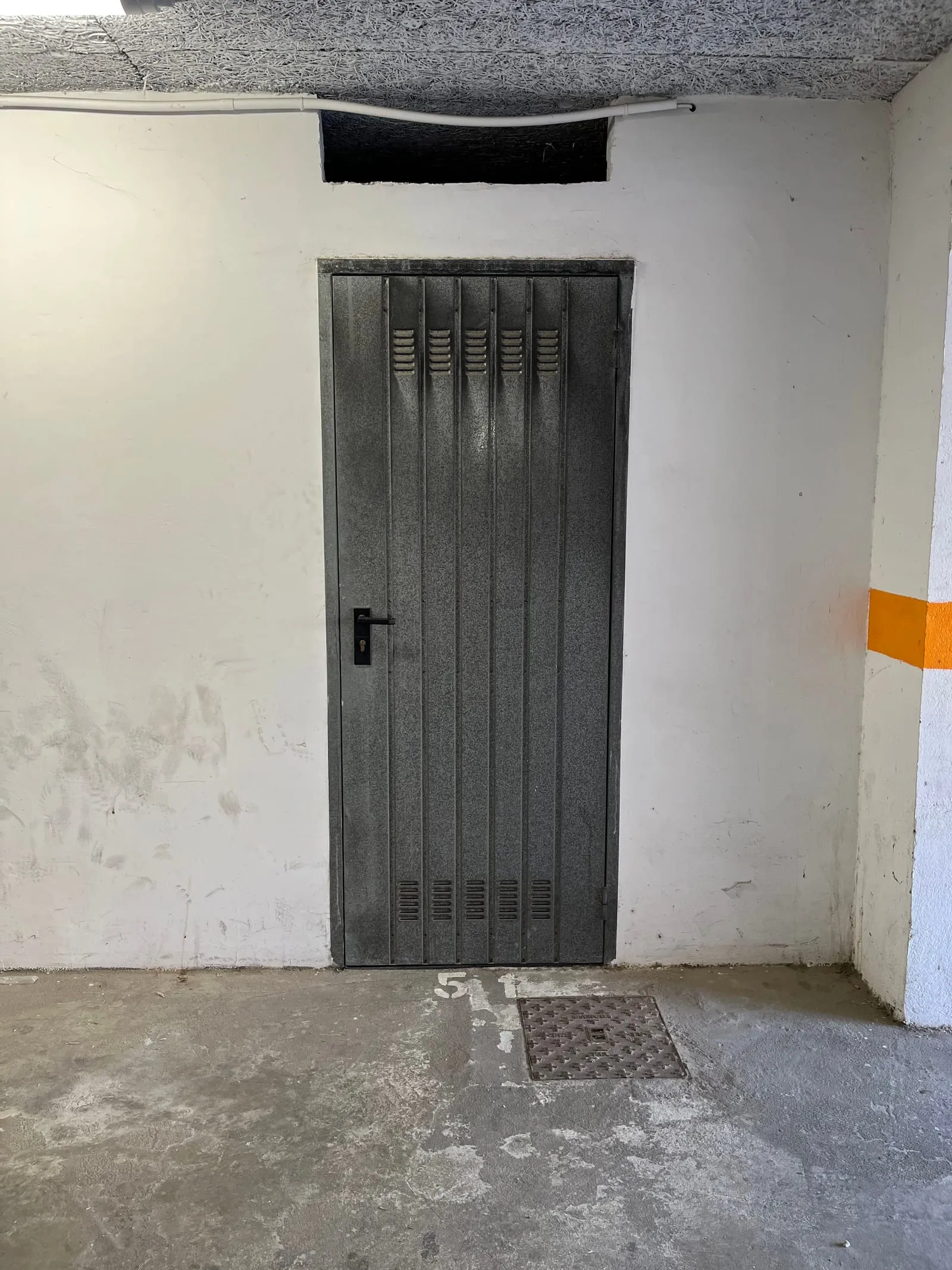 La porte de la cave n° 51