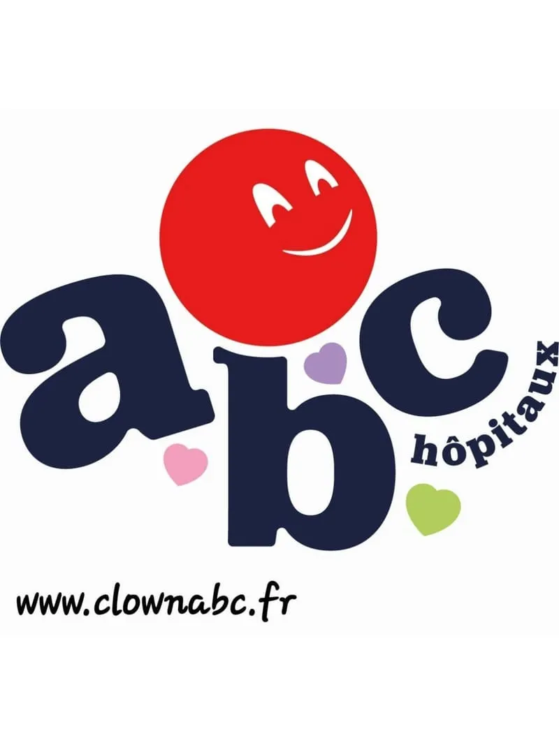 Le logo de l’association ABC Hôpitaux : un nez rouge de clown souriant au-dessus des lettres « abc hôpitaux »