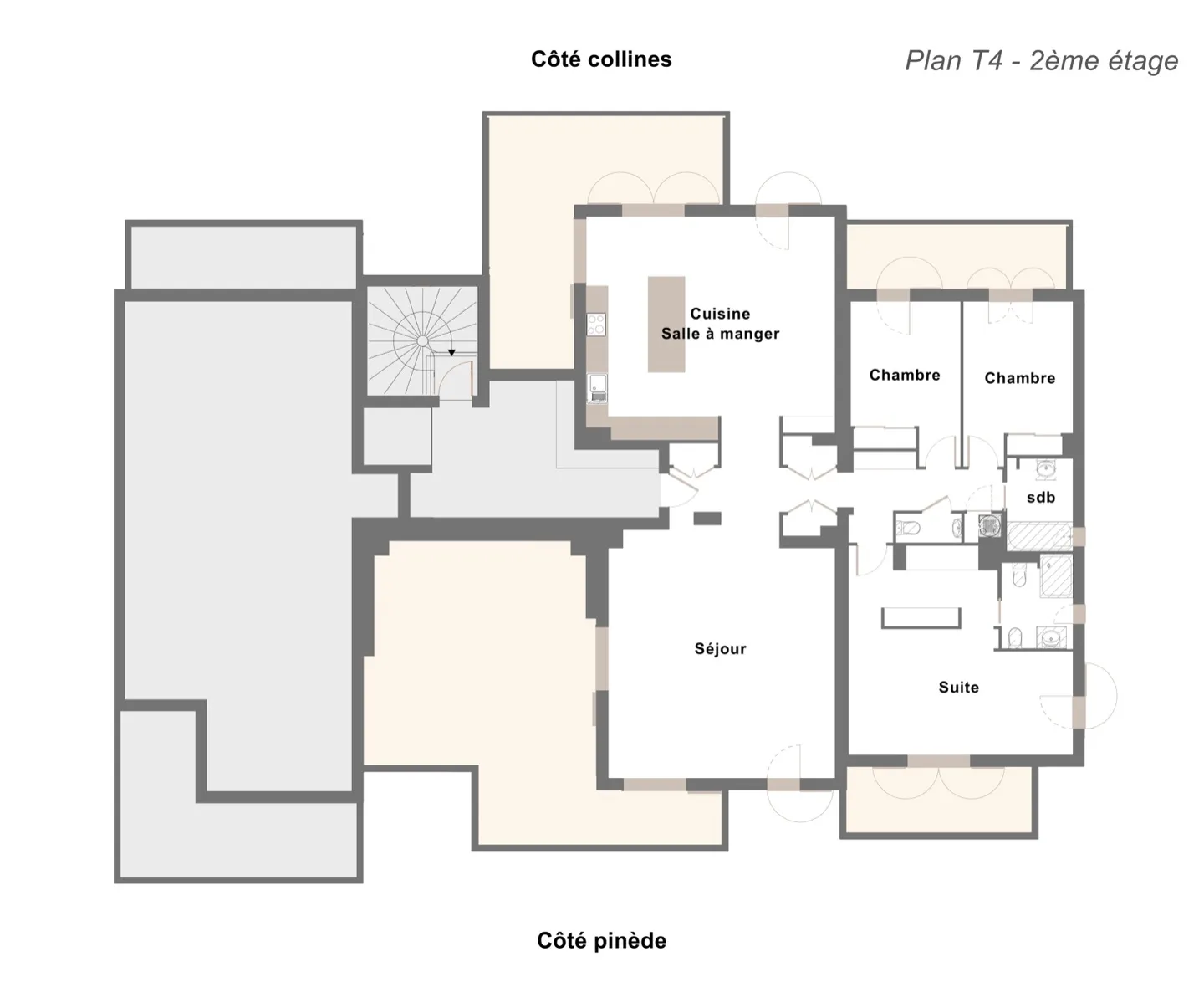 Le plan de l’appartement : cuisine-salle à manger et séjour de part et d’autre de l’entrée, chacun ouvert sur une terrasse, deux chambres, salle de bain et suite parentale